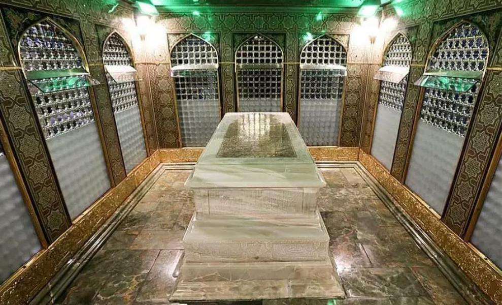 داخل حرم امام رضا (ع)